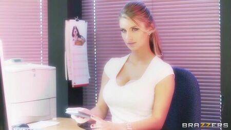 卡特里娜·哈特洛娃——办公室最美巨乳