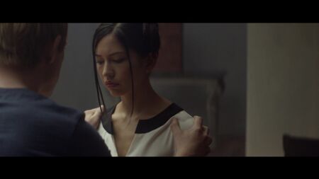 水野佐乃亚、克莱尔·塞尔比等 裸戏 - 《机械姬》（2015）高清1080p 在线观看