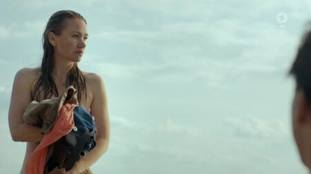 丽莎·玛丽亚·波特霍夫 裸体照——《天使制造者：乌泽多姆悬疑案》（2016）HD 720p / 莉莎·波特霍夫