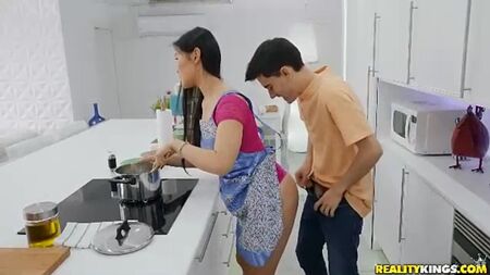 《Katana Cooking With Katana》- XFantazy.com.mp4