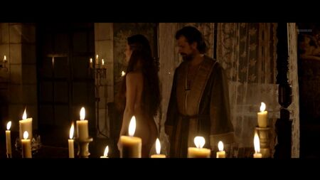 西尔维娅·阿隆索裸体 - 《破碎的王冠》（西班牙 2016）1080p