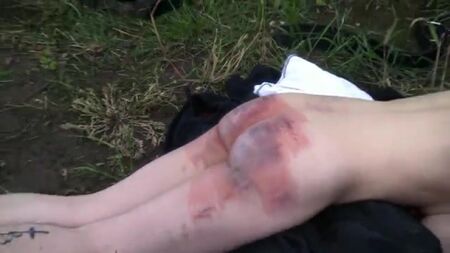 瑞典女奴在森林中遭受极其残酷的真实鞭打