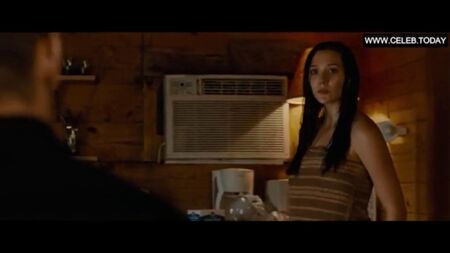 伊丽莎白·奥尔森 - 露骨性爱场面 - 大胸露胸 - 《老男孩》（2013）