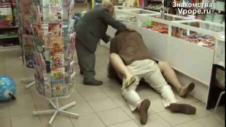 在商店里（家庭、色情、性爱、做爱、粗暴、巨乳、美臀、口交、肛交）
