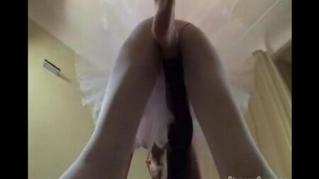 女同性恋Ballerinas和Strapon