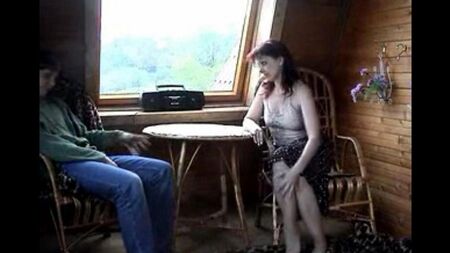 儿子在乡下他妈的他的母亲