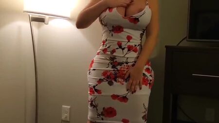 撩起裙子，为钱干了这位丰满的女人，第一人称视角家庭色情影片，视频，翘臀熟女，丰满的Pawg，高清巨乳（Hot&Horny）