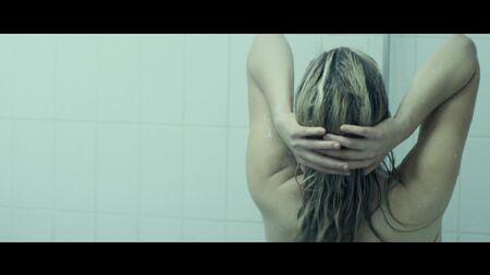 蕾切尔·泰勒裸体 - 《幽灵机器》(2009) HD 1080p
