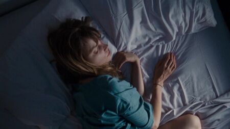 西尔维娅·霍克斯裸体写真——《那些向日葵》（2014）高清720p