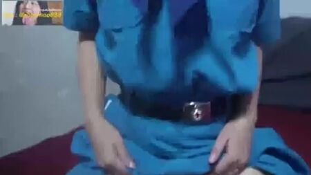 她想穿着制服被干，所以我满足她的愿望。她的屄真紧。（MP4_High_Quality）.mp4