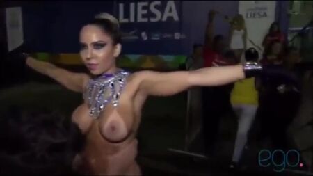 “蜜瓜女郎”狂欢节游行，美艳动人，胸前裸露 | Brazilian Girls braziliangirls