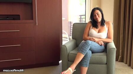 干了这位熟女妈妈好几轮高潮，妈妈视角性爱色情片，干女人高潮，巨乳丰满，曲线玲珑，熟女（火辣&欲火焚身）
