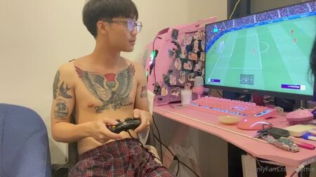 视频由 Horny and Wanting to Fuck 提供