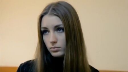 俄罗斯色情片呈现：俄罗斯美女的色情试镜。一位非常漂亮的女孩：