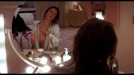 罗娜·米特拉裸戏 - 《隐形人》（2000）HD 1080p 在线观看 / 罗娜·米特拉 - 《隐形人》