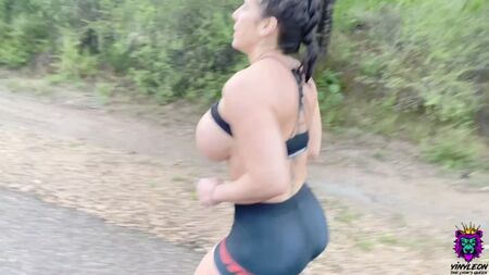 Yinyleon - 裸跑有益于与性伴侣的性生活 [PornHub]