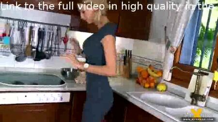 葡萄牙色情片里的可爱女孩
