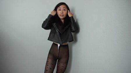 试穿战利品（不过是光着身子）