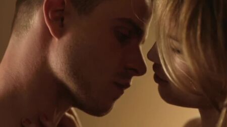 Cody Horn - Dead Hands (2010) HD 720p 有裸露？超火辣！在线观看 / 科迪·霍恩 - 死手