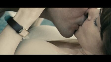 瑞秋·怀兹裸体（遮挡） - 360 (2012) HD 1080p 在线观看 / 瑞秋·怀兹 - 爱的万花筒