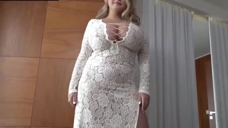 火辣的大胸金发女郎