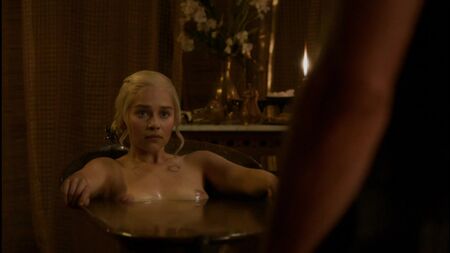 艾米莉亚·克拉克裸照 - Emilia Clarke Nude - 2010《权力的游戏》 - 2018《权力的游戏》第3季（裸露的明星