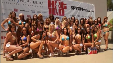 迷你比基尼大赛。Mini bikini contest。美女们