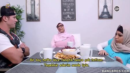 戴头巾的继母勾引女儿的男友（土耳其语字幕）