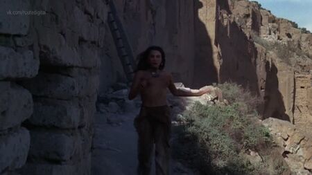 托妮·巴希尔裸体 - 《油头宫》（1972）高清1080p 在线观看