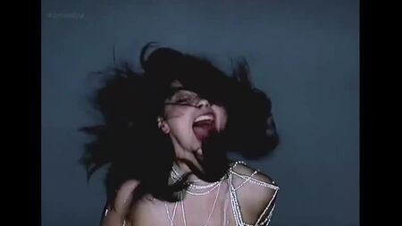 比约克（Björk）《Nude - Pagan Poetry》（2001）720p