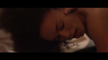 珀尔·图西等 裸体 - 《追寻情感》（2017）高清1080p 在线观看 / 珀尔·图西 - 《追寻情感》