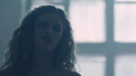 露西·阿登 裸体 - 《死亡飞车4：超越无政府状态》（2018）高清1080p 在线观看