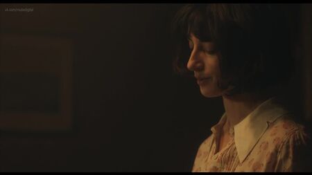 娜塔莎·奥基夫 - 《峰岭帮》（2014）第2季第1集 HD 1080p 有裸戏？好性感！在线观看 / 娜塔莎·奥基夫 - 《峰岭帮》