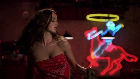 伊丽莎·杜什库性感照——《新来的》（2002）比基尼/深V领 高清720p
