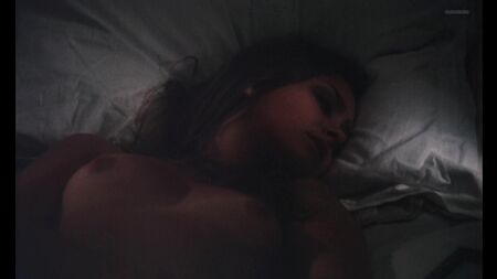 琳达·海登 裸体 - 《Exposé》（Trauma，英国，1976）1080p 在线观看 / 琳达·海登 - 《稻草山上的房子》