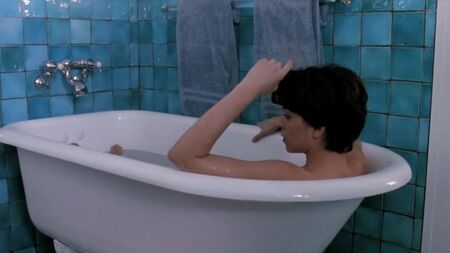 安娜贝拉·西奥拉裸戏 - 《暗夜低语》（1992）1080p