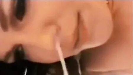 愤怒的龙从鼻子里喷出精液