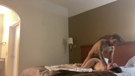 汽车旅馆：和我的Tinder女孩做爱
