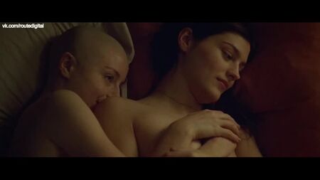 凯西·罗尔、安伯·安德森 裸体 - 《白谎》（2019）HD 1080p 在线观看 / 凯西·罗尔、安伯·安德森 - 《救命的谎言》