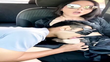 性感人妖在男人嘴里射精
